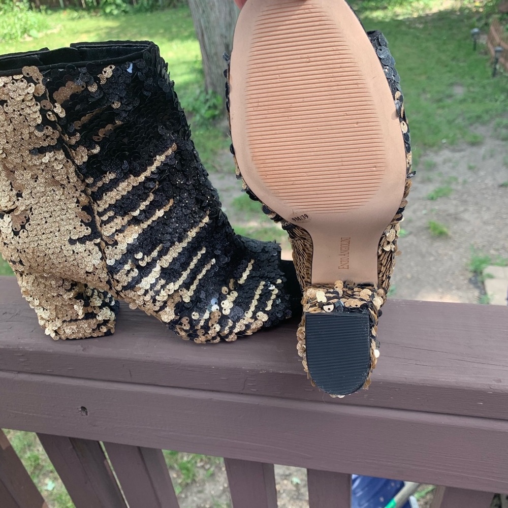 Sequins black and gold boots size 9 use one time